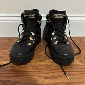 Used Michael Kors Boots !!!FROM A HOUSE WITH DOGS!!!